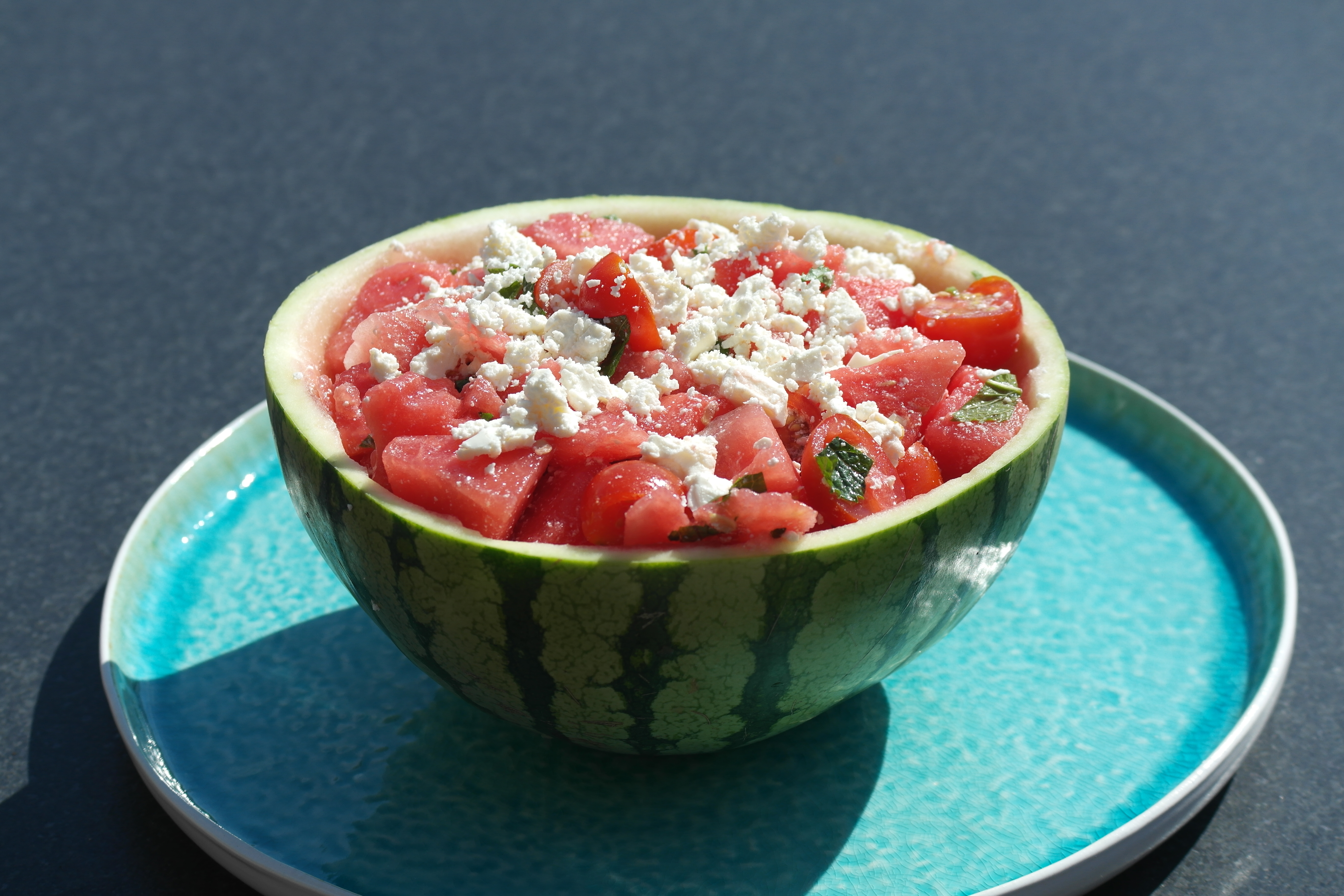 Watermeloen salade met feta, tomaten en munt