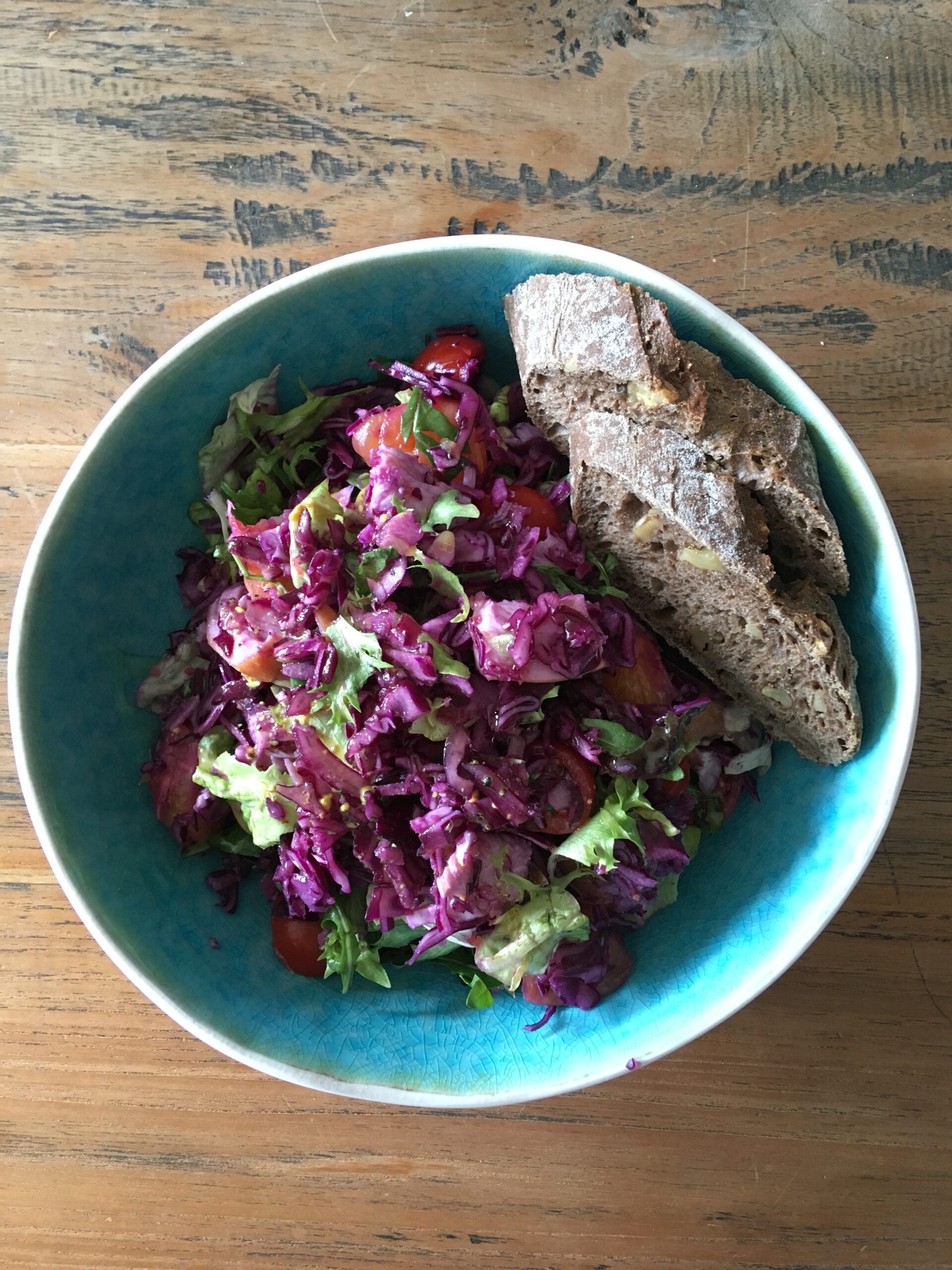 Rode koolsalade met kip en sinaasappel